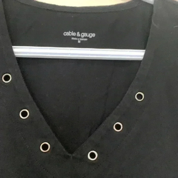 Cable & Gauge soft, stretchy, fitted  black T-shirt w short sleeves - Picture 3 of 6